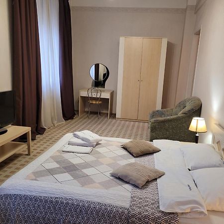 Home Hotel Apartments On Khreshchatyk Area Kiev Extérieur photo