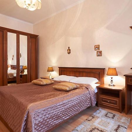 Home Hotel Apartments On Khreshchatyk Area Kiev Extérieur photo