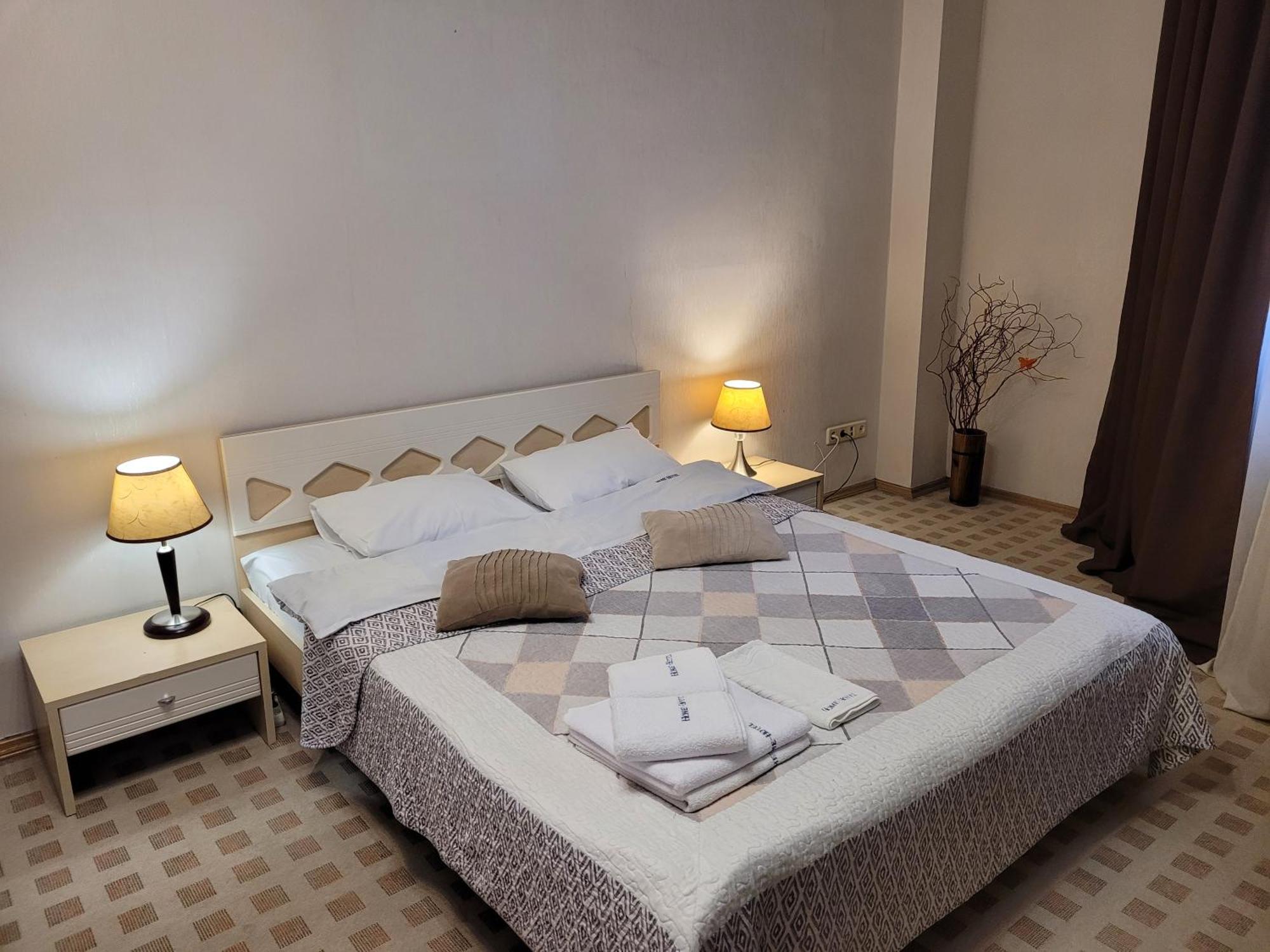 Home Hotel Apartments On Khreshchatyk Area Kiev Extérieur photo