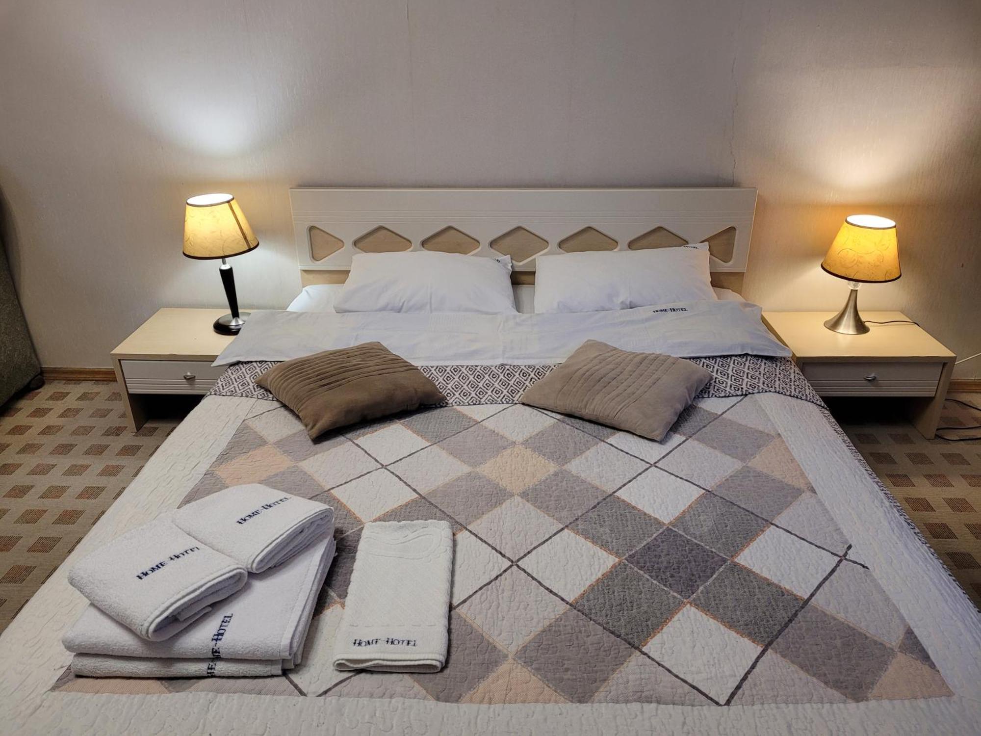 Home Hotel Apartments On Khreshchatyk Area Kiev Extérieur photo