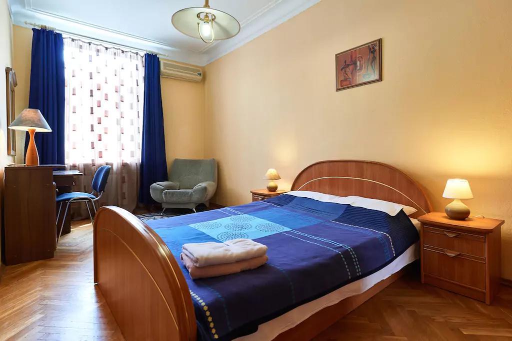 Home Hotel Apartments On Khreshchatyk Area Kiev Extérieur photo