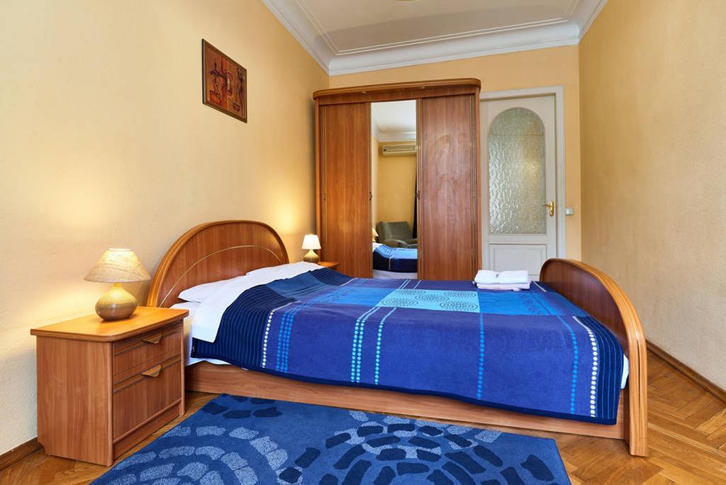 Home Hotel Apartments On Khreshchatyk Area Kiev Extérieur photo