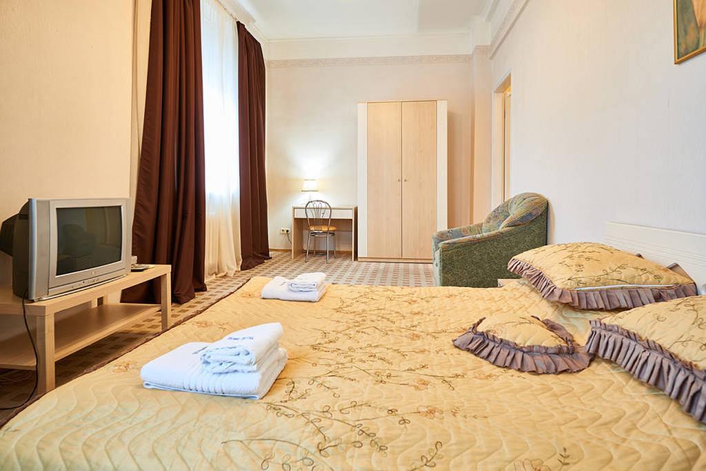 Home Hotel Apartments On Khreshchatyk Area Kiev Extérieur photo