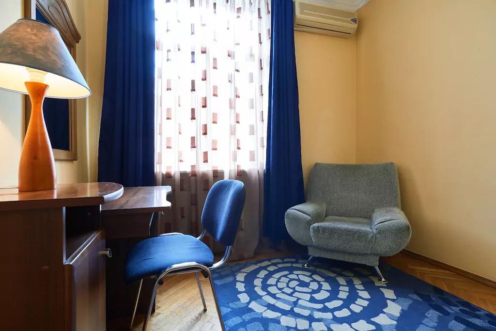 Home Hotel Apartments On Khreshchatyk Area Kiev Extérieur photo