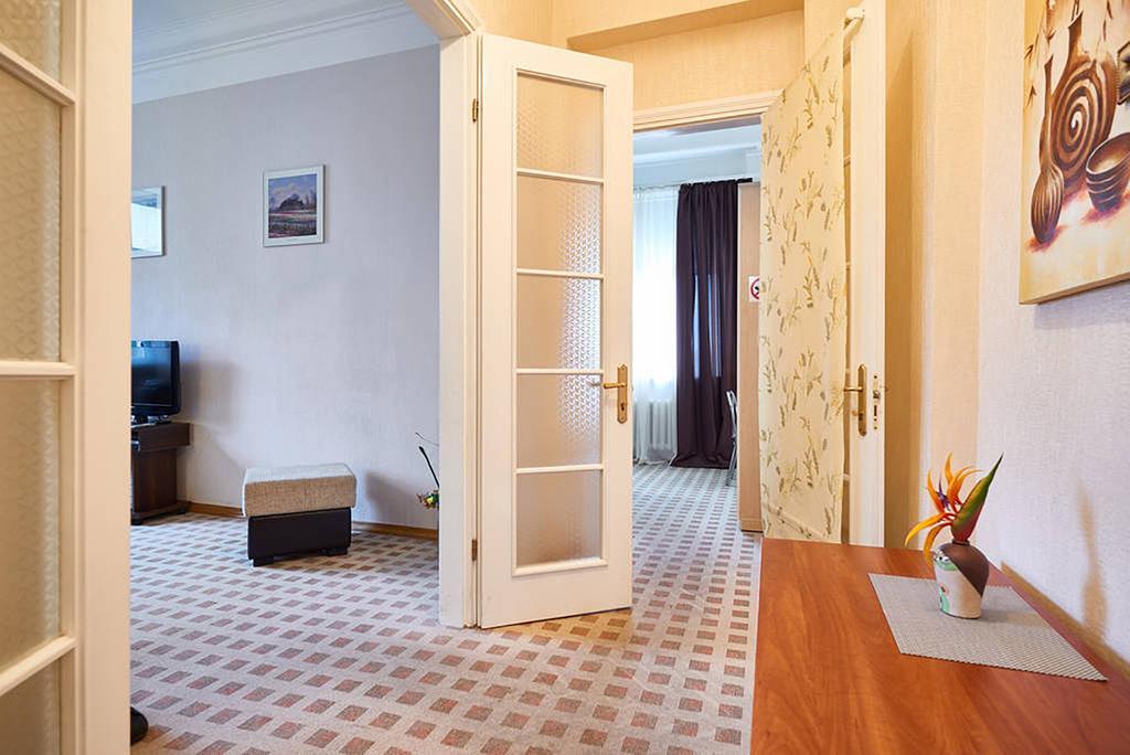 Home Hotel Apartments On Khreshchatyk Area Kiev Extérieur photo