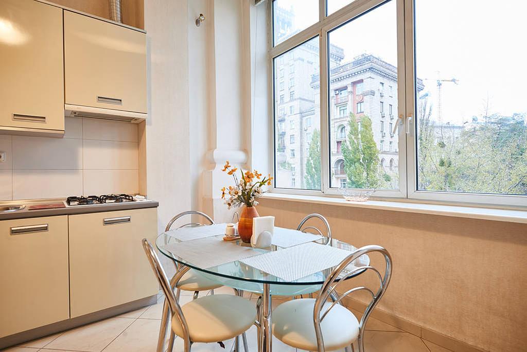Home Hotel Apartments On Khreshchatyk Area Kiev Extérieur photo