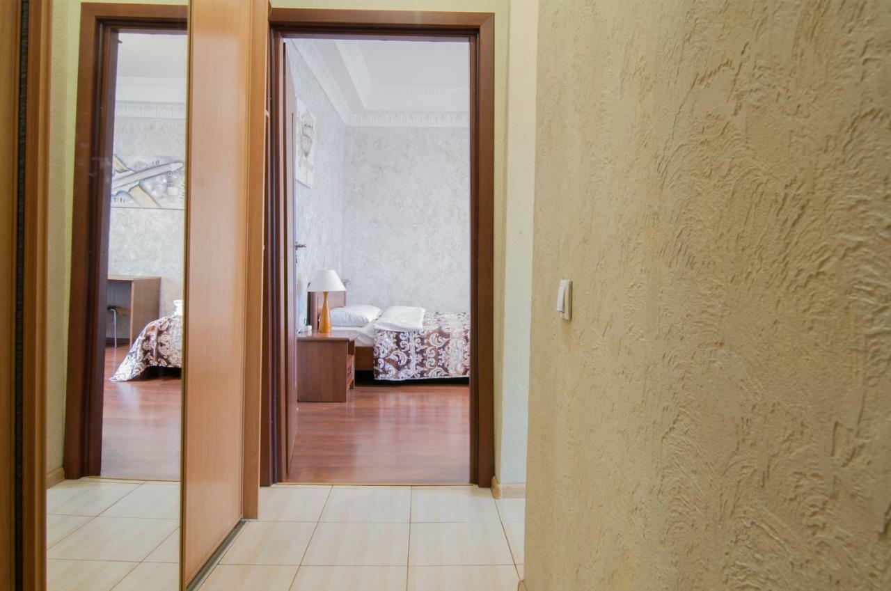 Home Hotel Apartments On Khreshchatyk Area Kiev Extérieur photo
